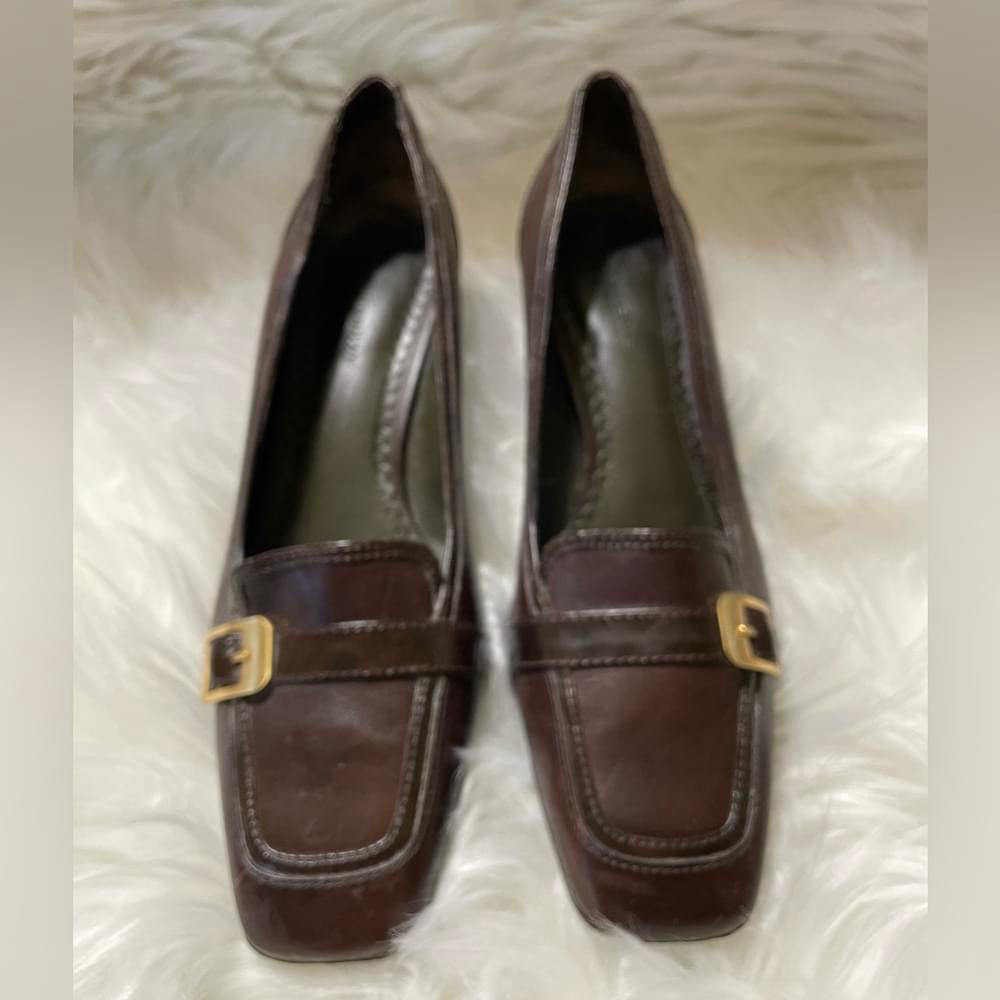 Naturalizer Brown Heels With Brass Buckle Size 7.5